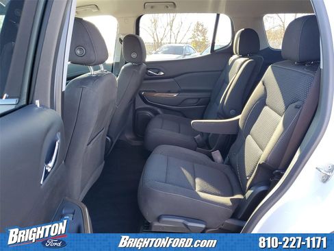 Used 2023 GMC Acadia SLE w/ Driver Convenience Package image 11