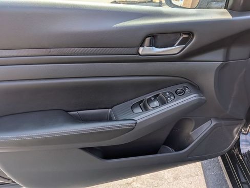 Used 2025 Nissan Altima 2.5 SV FWD image 11