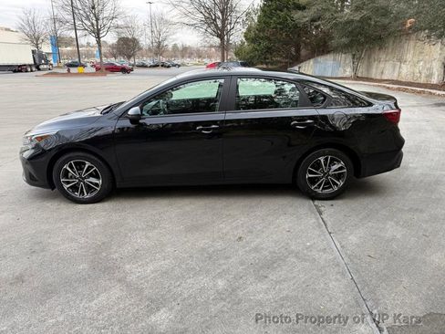 Used 2024 Kia Forte LXS image 6