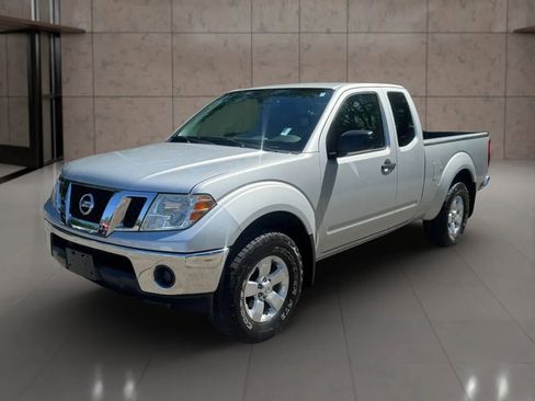 Used 2011 Nissan Frontier SV w/ SV Premium Utility Pkg AWD/4WD image 3