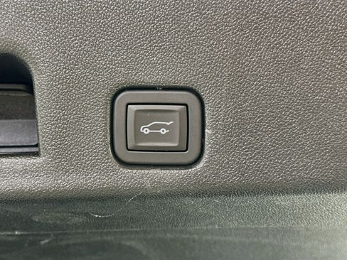 Used 2025 Chevrolet Traverse LT FWD image 31