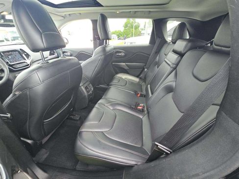 Used 2019 Jeep Cherokee Limited AWD/4WD image 8