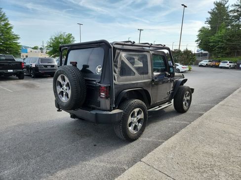 Used 2016 Jeep Wrangler Sahara w/ Connectivity Group AWD/4WD image 5
