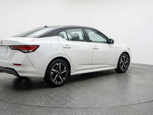 Used 2025 Nissan Sentra SV image 9
