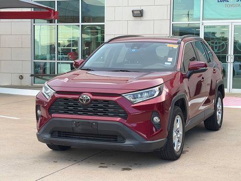 Used 2019 Toyota RAV4 XLE w/ Convenience Package FWD image 4