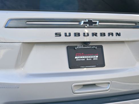 Used 2022 Chevrolet Suburban Z71 image 23