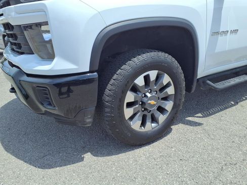 Used 2024 Chevrolet Silverado 2500 Custom w/ Custom Convenience Package AWD/4WD image 18