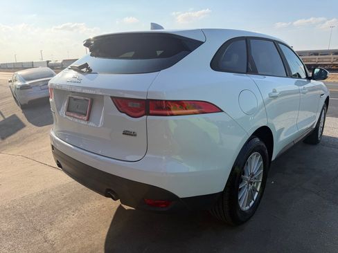 Used 2018 Jaguar F-PACE image 22
