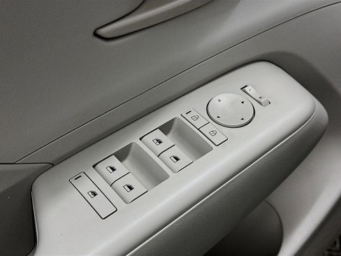 Used 2025 Hyundai Kona SEL image 15