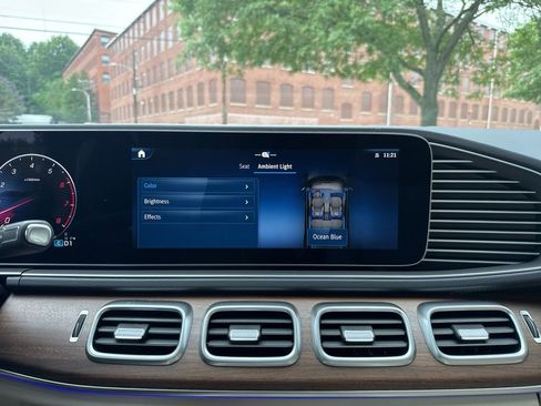 Certified 2025 Mercedes-Benz GLS 450 4MATIC image 38