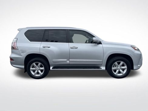 Used 2015 Lexus GX 460 image 2