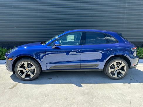 Used 2025 Porsche Macan AWD/4WD image 2