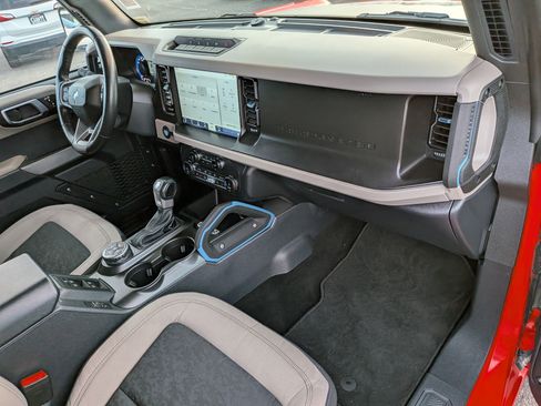 Used 2022 Ford Bronco Wildtrak image 34