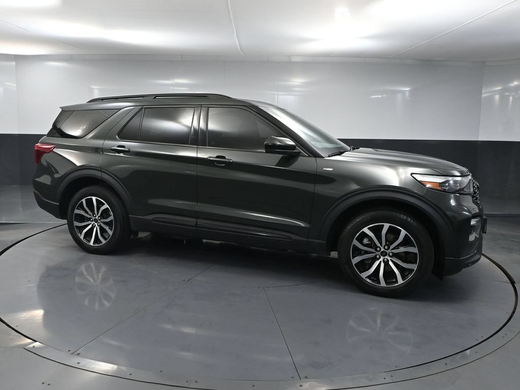 Used 2023 Ford Explorer ST-Line AWD/4WD image 3