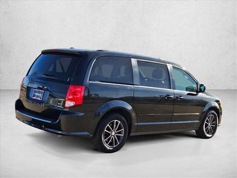 Used 2016 Dodge Grand Caravan SXT image 5