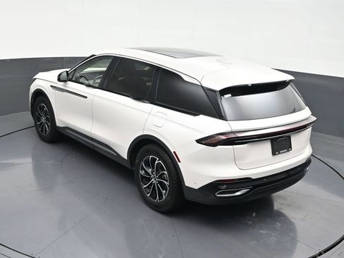 Used 2024 Lincoln Nautilus Premier w/ Equipment Group 102A AWD/4WD image 17