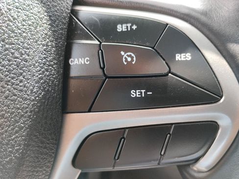Used 2018 Jeep Grand Cherokee Altitude AWD/4WD image 16