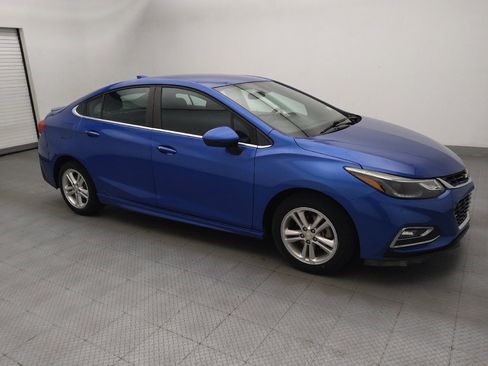 Used 2017 Chevrolet Cruze LT w/ Convenience Package FWD image 11
