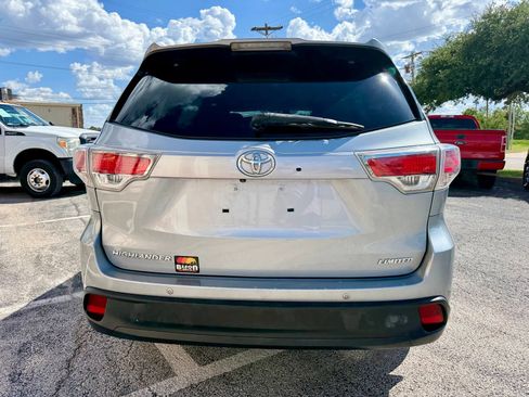 Used 2015 Toyota Highlander Limited Platinum FWD image 4