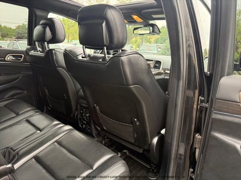 Used 2015 Jeep Grand Cherokee Overland w/ Advanced Technology Group AWD/4WD image 18