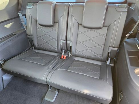 New 2026 Volkswagen Atlas SE FWD image 8