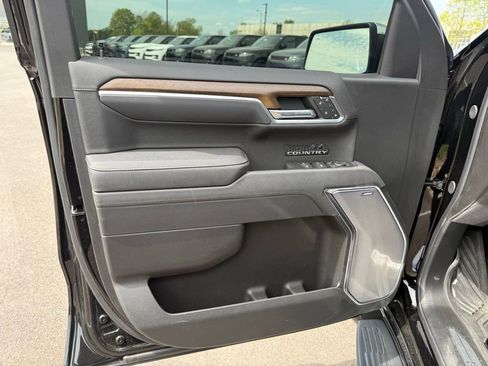 Used 2025 Chevrolet Silverado 1500 High Country w/ Z71 Off-Road Package image 25