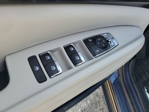 Used 2025 Kia Carnival SX Prestige image 9