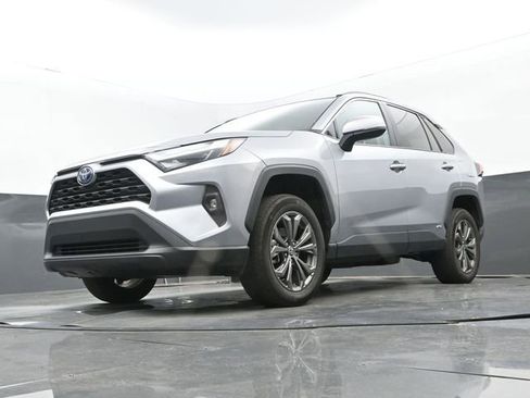 Used 2022 Toyota RAV4 XLE Premium AWD/4WD image 12