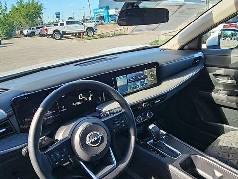 Used 2025 Nissan Kicks SV image 15