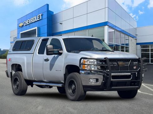 Used 2013 Chevrolet Silverado 2500 LT w/ Interior Plus Package AWD/4WD image 9