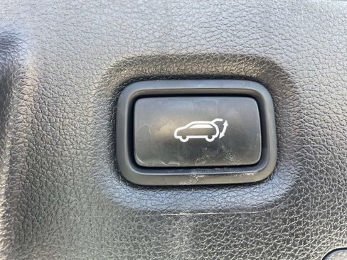 Used 2022 Hyundai Santa Fe SEL w/ Convenience Package FWD image 12