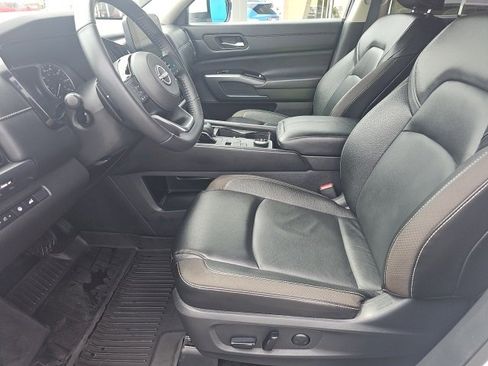 Used 2023 Nissan Pathfinder SL image 11