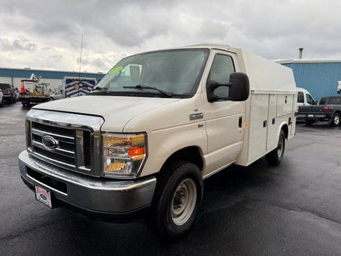 Used 2019 Ford E-350 and Econoline 350 Super Duty w/ Power Windows & Locks Group image 4