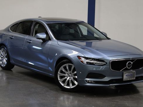 Used 2017 Volvo S90 T6 Momentum w/ Vision Package image 3