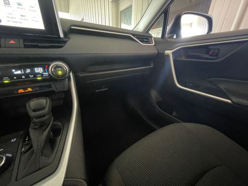 Used 2025 Toyota RAV4 LE image 33