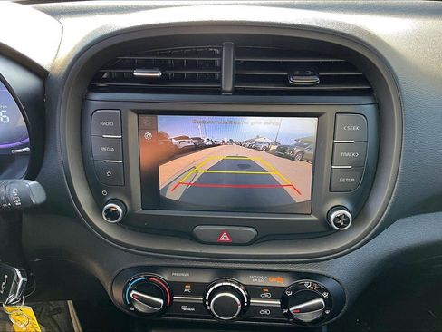 Certified 2025 Kia Soul LX w/ LX Technology Package FWD image 14