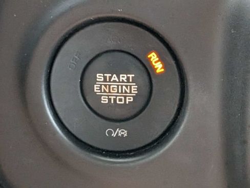 Used 2022 Jeep Wrangler Unlimited Sahara w/ Safety Group AWD/4WD image 38