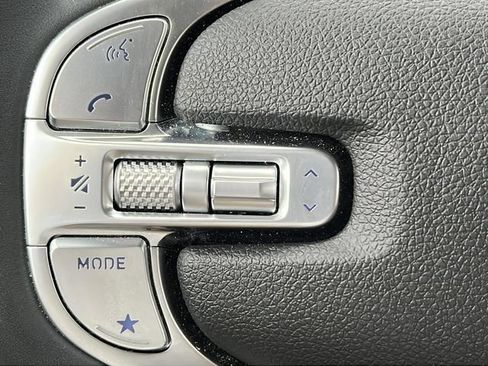 Used 2025 Genesis GV70 2.5T AWD/4WD image 19