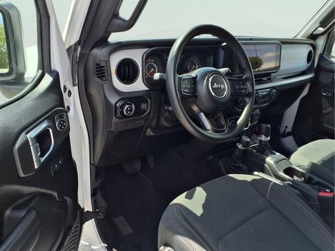 Used 2025 Jeep Gladiator Sport AWD/4WD image 8