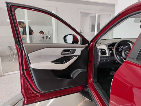 Used 2023 Nissan Rogue SV FWD image 37