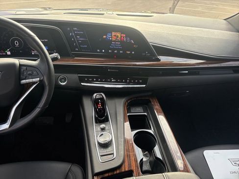 Certified 2022 Cadillac Escalade Luxury image 14