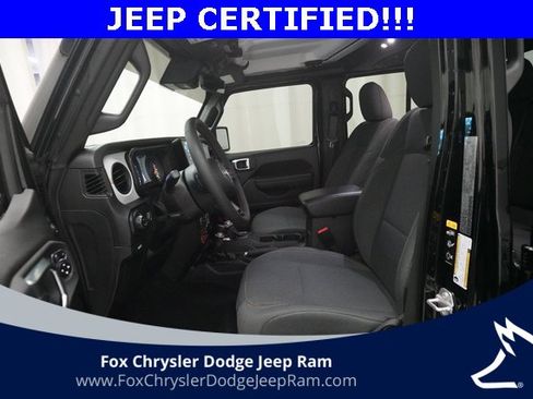Used 2024 Jeep Gladiator Sport image 7