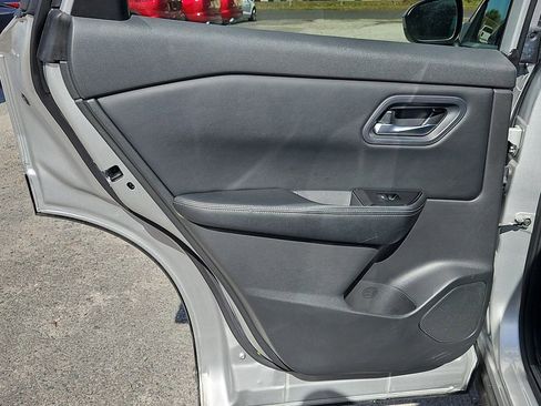 Used 2024 Nissan Rogue SV FWD image 15