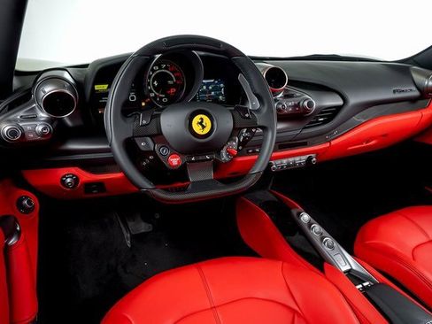 Used 2021 Ferrari F8 Tributo image 5