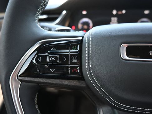 Used 2025 Jeep Grand Cherokee Overland w/ Luxury Tech Group IV image 8