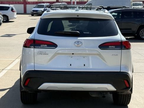 Used 2022 Toyota Corolla Cross XLE w/ Convenience Package FWD image 5