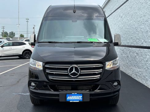 Used 2023 Mercedes-Benz Sprinter 2500 image 7