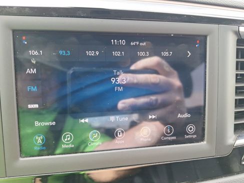 Used 2020 Chrysler Voyager Lxi image 24