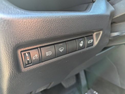 Used 2022 Toyota RAV4 XLE Premium image 15