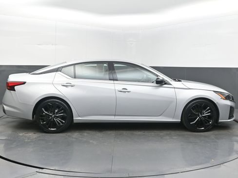 Used 2024 Nissan Altima 2.5 SR FWD image 8